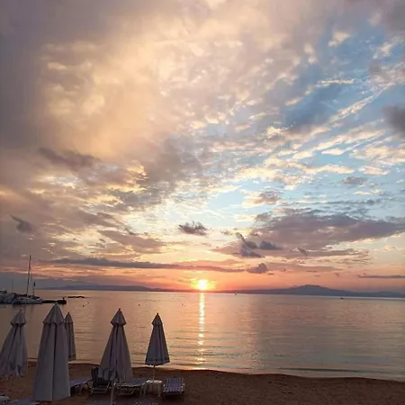 Messinian Aura 公寓 *