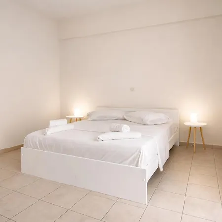 Beachfront Escape In Mikra Mantinia-messinian Aura Apartamento *