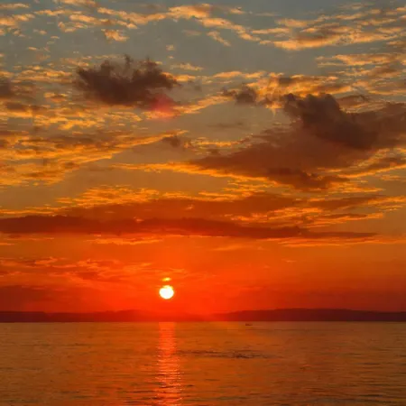 Beachfront Escape In Mikra Mantinia-messinian Aura アパート