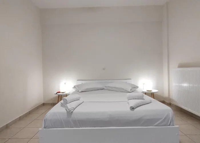 Apartment Beachfront Escape In Mikra Mantinia-Messinian Aura *