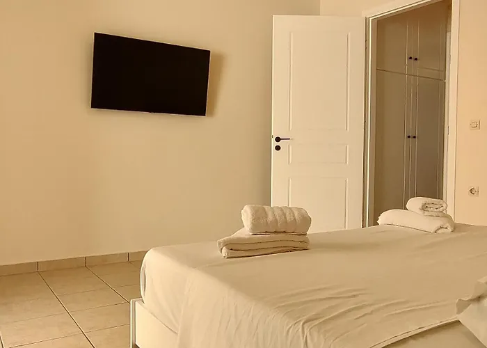 Apartment Beachfront Escape In Mikra Mantinia-Messinian Aura