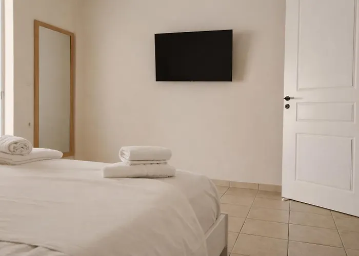 Beachfront Escape In Mikra Mantinia-messinian Aura *