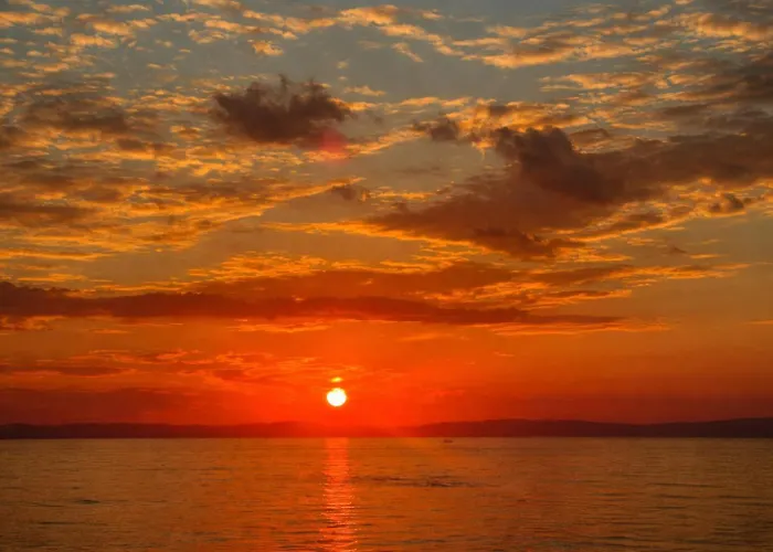 Beachfront Escape In Mikra Mantinia-messinian Aura アパート